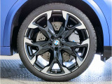 アウトバーンの走行を見据えたBMWの足回りは高い走行性能にこだわりが御座います。