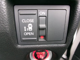 左側スライドドアは運転席スイッチでも開閉操作可能です