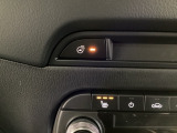 運転席、助手席には3段階で温度調節が可能なシートヒーターを装備しております。ステアリングヒーターはハンドルをじんわりと温めます♪寒い朝でも快適に運転できますよ♪