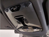 【サンルーフ】高級車のマストアイテムのガラス・サンルーフ。開放感のある室内空間を演出してくれます。
