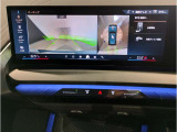 【ⅰドライブナビゲーション】文字情報も鮮明に表示する高解像度カラーディスプレイを採用。視認性に優れた地図デザインと特徴的な建造物を目印にした描写表示で現在位置を把握できます。地図データの更新も可能です
