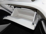グローブボックス。