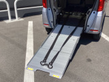 車いす固定ベルトは標準装備です。