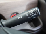 【バリアブル間欠ワイパースイッチ】車速に応じてワイパーの間隔を自動的に調整する機能。雨の量や車速に応じてワイパーの間隔を最適化し、視界を確保することができます。