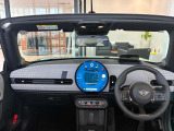 MINIは様々なオリジナルを作ることのできるお車です。専用のシートカバーも作成可能で御座いますので、ご希望の仕様など御座いましたらご相談くださいませ。きっとご希望のシートカバーの作成が可能です。