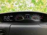直感的に理解できる表示で、車両の状態を把握できます。速度や燃料残量など、必要な情報をひと目で確認可能。安全で快適なドライブをサポートします。
