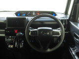 運転席まわり。スイッチやレバー等が使いやすく配置されています。