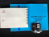 メンテナンスノート【整備記録簿】、取説も揃ってます。スマートキーはバッグなどにしまったままボタン操作でエンジンの始動・停止ができて大変便利です。