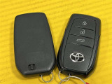 スマートキーはカバンやポケットから取り出すことなく、ドアのロックアンロックやエンジンの始動が出来ます!