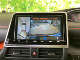 駐車時の後方確認をサポート。狭い場所でも安全にバックをすることができます。運転の苦手な方にも安心です。