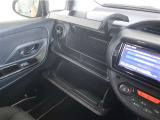 車内には使い勝手の良い収納スペースを随所に配置。小物から日常アイテムまで、すっきり収まります。