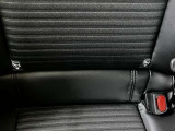 ISOFIXはシートベルトを使わずにカンタンにチャイルドシートとクルマの固定金具を連結する取付方法です