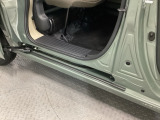 ホンダ車の低床ボディは乗りやすく、足元も広びろですよ。
