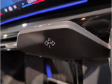 【ハンドル】ドライバーとBMW車の一体感がダイレクトに伝わるステアリングホイール。形状・太さへの拘りに加えて、操作性を高める為にスイッチ類も配置。クイックかつ安定のドライビングを体感下さい!