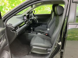 運転しやすい設計で、細部までこだわった空間設計。視界もクリアで、安全運転をサポートします。