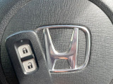 【Hondaスマートキー】カバンやポケットに入れたままでもドアの施錠・解錠が可能なスマートキーを装備。エンジンのオン・オフ時もカギを取り出す必要が無いからとっても便利です♪