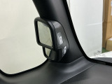 停車時や発進時、対向車とのすれ違いや路肩に寄せるときなど、車両左側前方を確認するときに役立ちます。