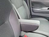 運転席にはアームレスト付きです。