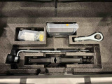 ラゲージの下にはジャッキや応急パンク修理セットが備わっています