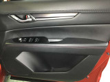 運転席のドアトリムとパワーウィンドウスイッチです。