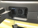 【AC外部給電器】車の電気を使える、給電機能の利用が可能に。給電口に差したAC外部給電器とつなぐだけで、簡単に電動アイテムを動かせます。最大出力1500W。