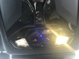 【SOSコール】車両の通信システムにより、SOSコールを発信することが可能です。また、エアバックの開くような大きな事故の場合は自動で通信を開始します。もしもの時にも安心です。