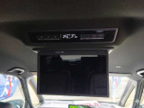 SZグレードの上質さをさらに引き上げる有機EL後席ディスプレイ。車内のエンタメ性が高まり、ミニバンライフを楽しめます。