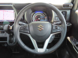 本革巻きハンドルを採用しており、手触りが良いです。運転中触り続けるところなので、こだわりたいポイントです。