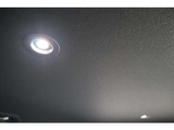 【静電タッチ式LEDルームランプ 】ランプ周囲のパネルに軽く触れるだけでLEDが点灯・消灯します!