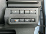 運転席右側に配置された操作スイッチ。