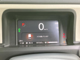 見やすいメーターパネルは、運転中の視認性を高めます。必要な情報を一目で確認でき、安全運転をサポートします。
