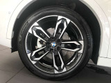 中古車のため、若干の小傷等がついてしまったホイールも御座います。修理も可能で御座いますので、気になる方はお気軽にお申し付けくださいませ。