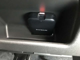 ETC車載機が収納されています。