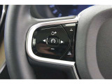 左側のステアリングスイッチは、ワンタッチでアダプティブクルーズコントロールのセットが可能です。