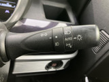 操作感にこだわったレバー。スムーズな操作で、安全な車内での運転をサポートします。