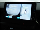 ◆マルチビューカメラシステム◆運転席から見づらい前後左右を、ナビ画面の映像で確認。見通しの悪い交差点や狭い道でのすれ違い、駐車などをサポートします。