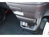 【USBジャック】運転中でもスマートフォン等の充電ができるUSBジャック付き!充電を気にすることなく、ドライブ中の音楽再生や通話等をお楽しみ頂けます!
