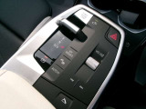 コンパクトに設計された電子式シフトレバーを採用。軽い操作でスムーズにギアチェンができ、モダンで洗練されたデザインがセンタコンソールに上質な印象を与えます