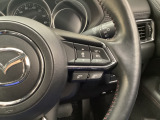 MRCC(マツダレーダークルーズコントロール)は先行車との車間を維持しながら追従走行を行い、長距離でのドライバー負担を軽減させてくれます。