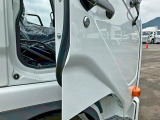 運転席側ドアエッジにキズがあります。