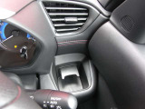運転席右手前のカップホルダーです。助手席側にもあります。
