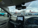 運転席・インパネまわりの画像です!広々していて視界も良好です!