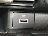 充電ケーブルをつなげば、携帯電話などの充電が出来るので便利です♪♪