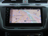ディスカバーメディア搭載。「VW Connect」というeSIMが内蔵された画期的なシステムです。地図データなど自動で情報を更新することができるのが大きな魅力。なお、CD/DVD・TVは廃止されてます