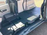 助手席からも荷物を載せられるダブル開口部!