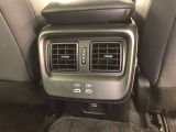 センターコンソール後部には、アクセサリーコンセント(AC100V・1500W)1個と充電用USB端子(Type-C)が設置されています。後席に座る方も、スマートフォンなどの充電が気兼ねなくできます。