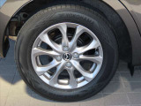 純正15インチフルホイールキャップでスタイルバッチリ!185/65R15タイヤです