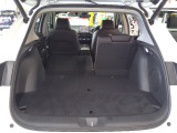荷物によって片側のみシートを倒して使うことも出来ます。