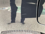 右リアフェンダーにキズがございます。