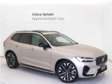 Volvo Cars appで車にリモートアクセスして、空調機能の操作や車の施錠・開錠、ソフトウェア更新などが可能です。エアコンやシートヒーターを操作して、出発前に車内を快適な温度に整えられます。